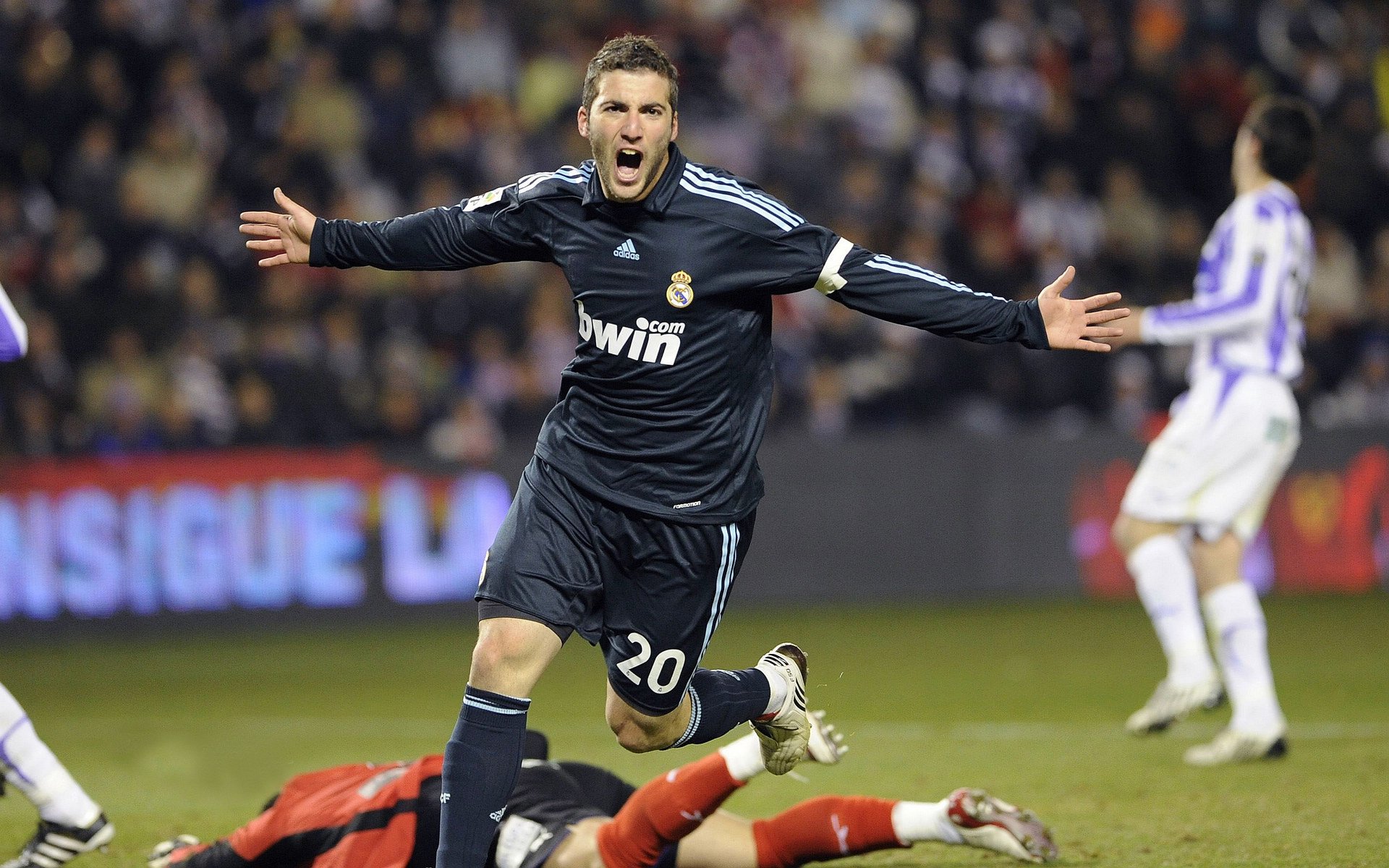 德甲荣誉之战：拜仁在关键战中稳扎稳打，2020拜仁荣誉